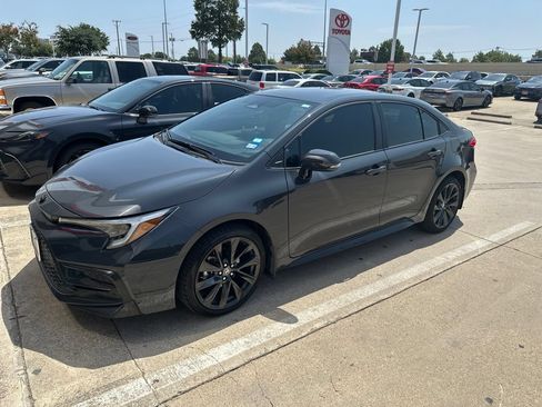 Used 2025 Toyota Corolla SE FWD image 1