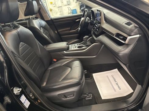 Used 2021 Toyota Highlander XLE image 28