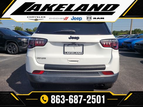 Used 2022 Jeep Compass Latitude FWD image 5