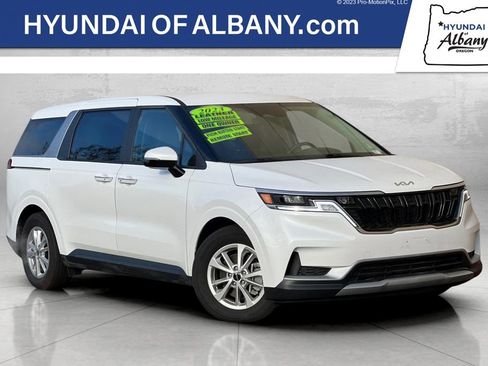 Used 2023 Kia Carnival LX image 1