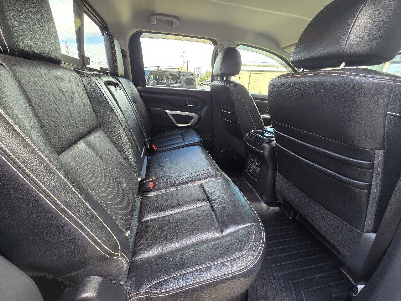 Used 2017 Nissan Titan PRO-4X w/ Pro-4x Convenience Package AWD/4WD image 18