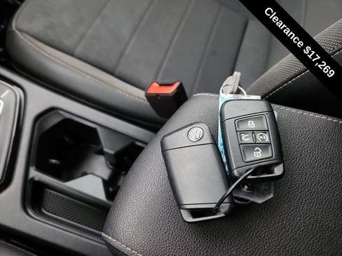 Used 2024 Volkswagen Taos SE image 42