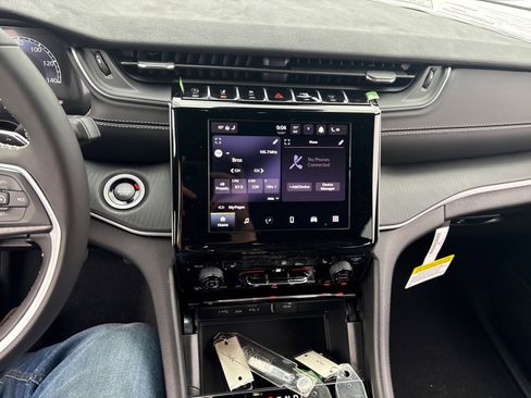 New 2025 Jeep Grand Cherokee Laredo X w/ Luxury Tech Group I image 16