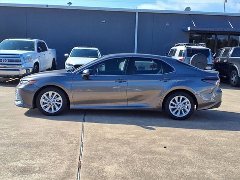 Used 2022 Toyota Camry LE image 26