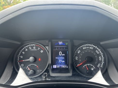 Used 2021 Toyota Tacoma SR AWD/4WD image 12