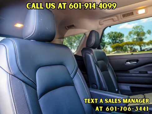 Used 2024 Nissan Pathfinder SL w/ SL Premium Package image 8