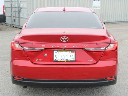 Used 2025 Toyota Camry LE image 5