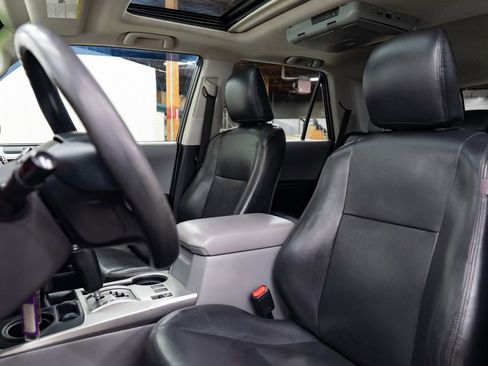 Used 2010 Toyota 4Runner SR5 AWD/4WD image 21