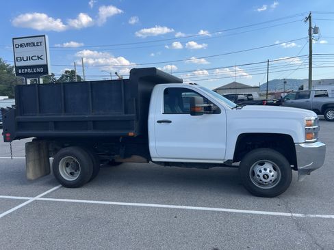 Used 2018 Chevrolet Silverado 3500 W/T w/ WT Convenience Package AWD/4WD image 4