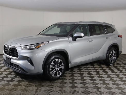 Used 2020 Toyota Highlander XLE image 9
