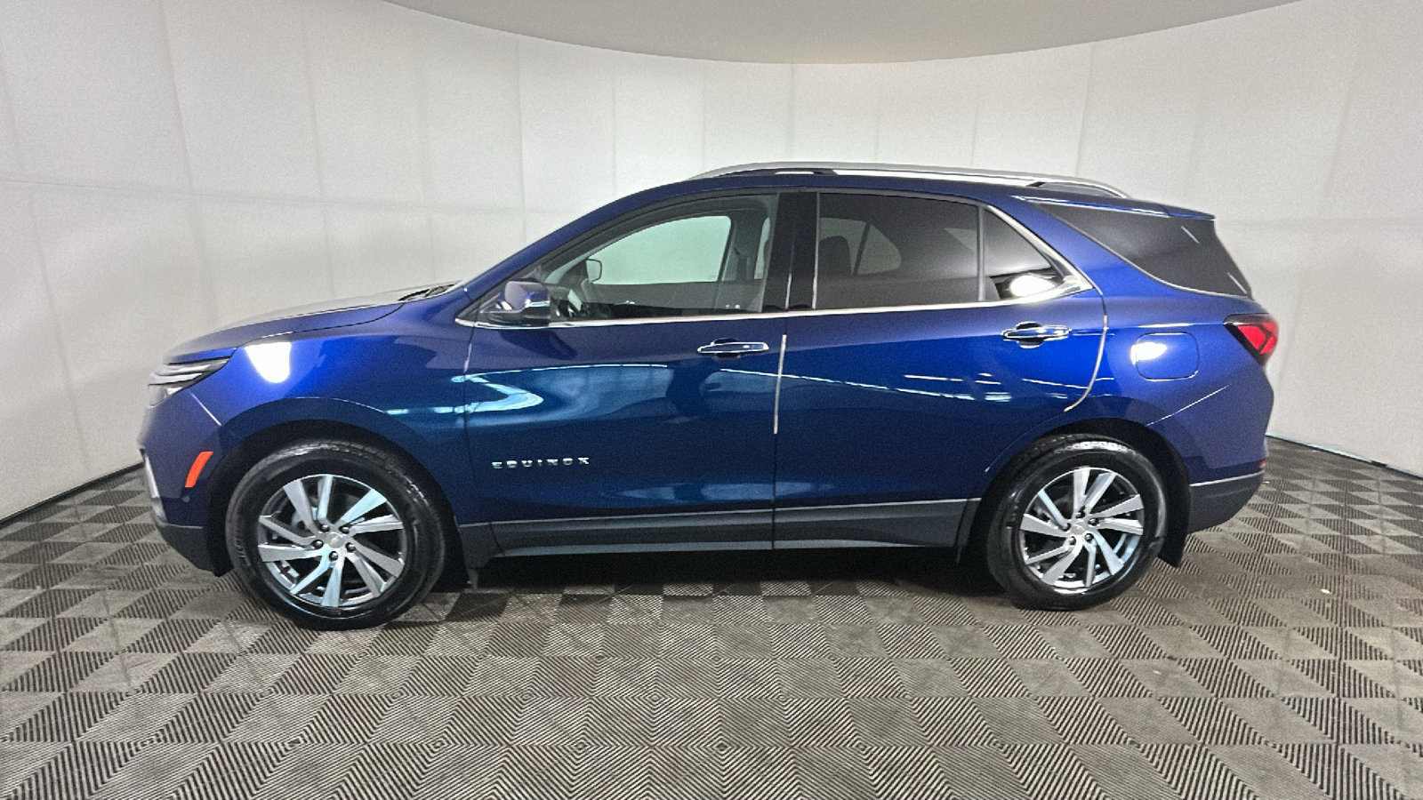 Used 2022 Chevrolet Equinox Premier AWD/4WD image 7