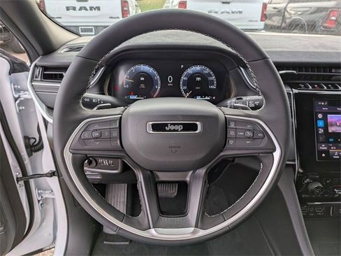 New 2025 Jeep Grand Cherokee Altitude image 18