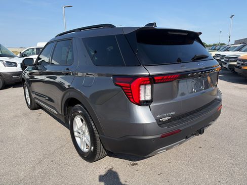 Used 2025 Ford Explorer Active w/ Active Comfort Package RWD image 7