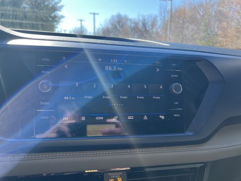 Certified 2024 Volkswagen Taos SE w/ Panoramic Sunroof Package image 22