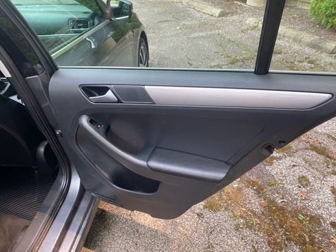 Used 2018 Volkswagen Jetta SE FWD image 23