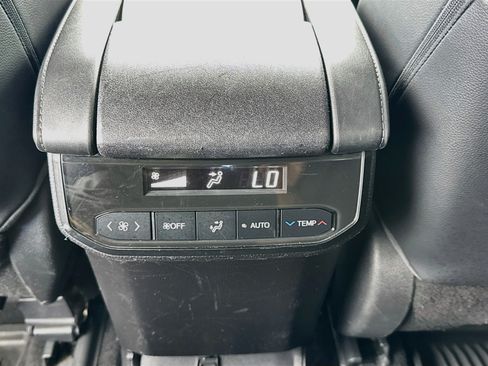 Used 2020 Toyota Highlander XLE AWD/4WD image 17