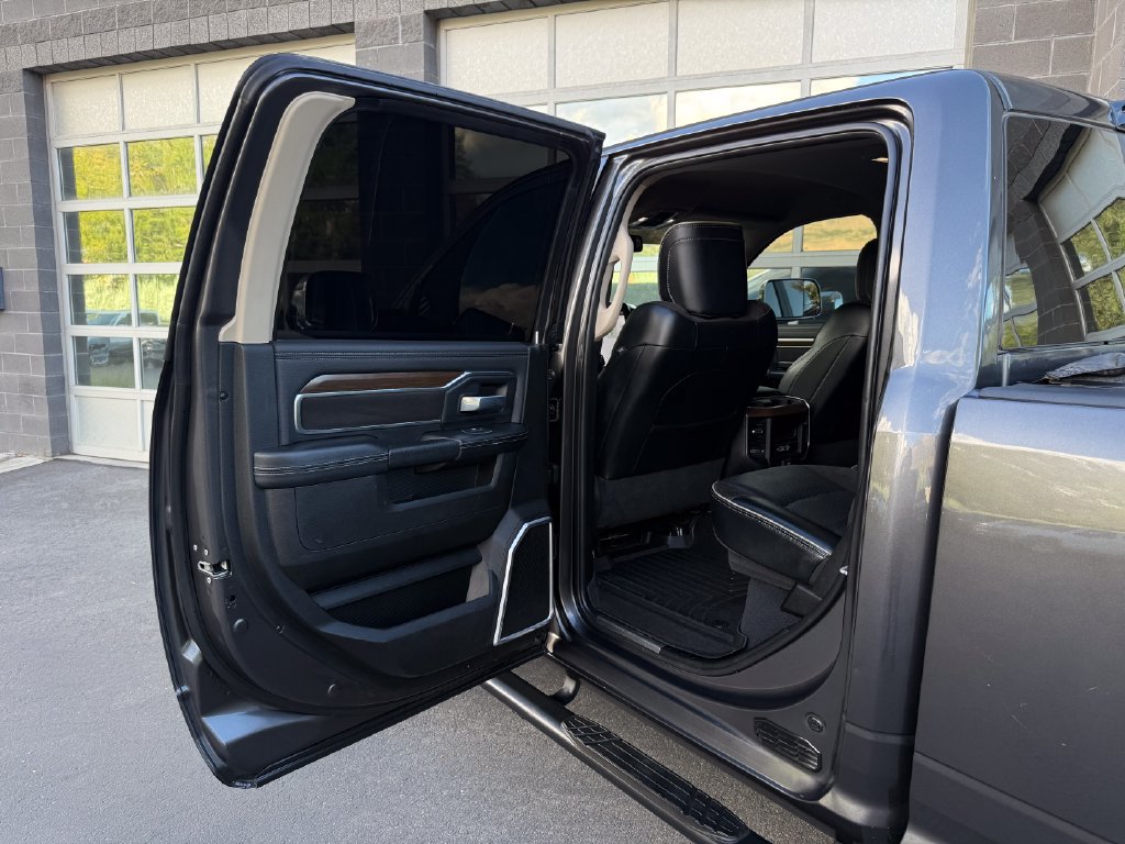 Used 2022 RAM 2500 Laramie AWD/4WD image 32