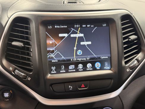 Used 2018 Jeep Cherokee Overland AWD/4WD image 12