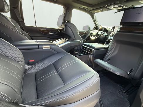Used 2023 Lexus LX 600 4WD w/ Ultra Luxury Package image 17