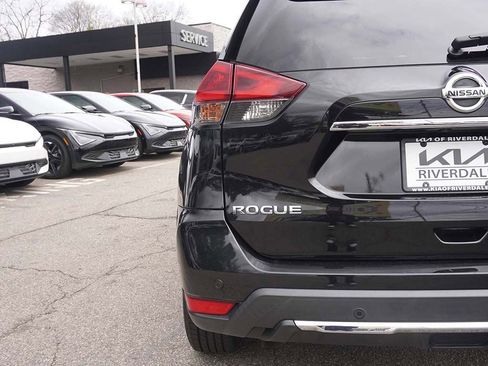 Used 2020 Nissan Rogue SV image 11