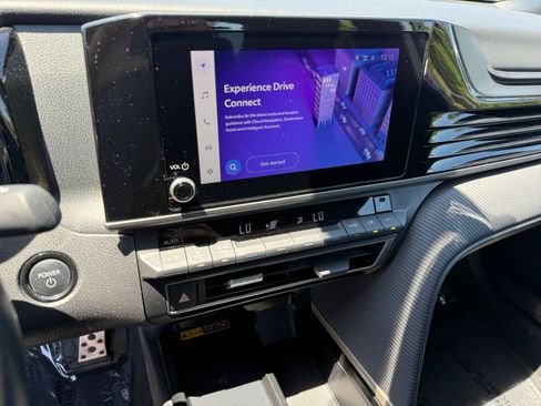 Used 2025 Toyota Camry SE FWD image 12