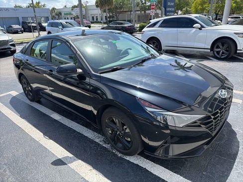 Used 2023 Hyundai Elantra SEL image 2