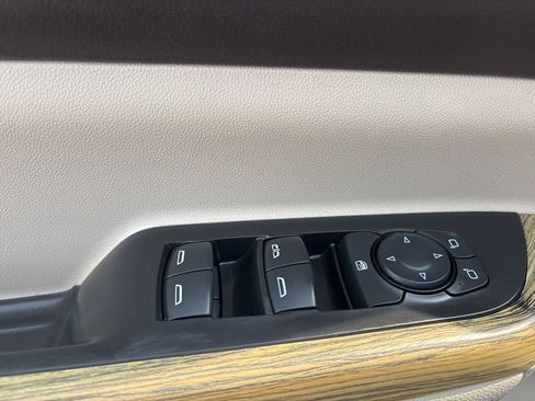 Used 2019 GMC Acadia Denali w/ Technology Package image 32