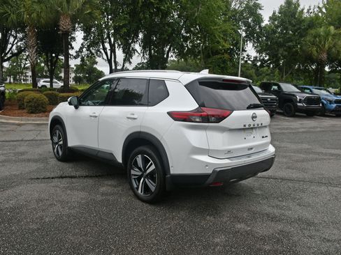 Used 2024 Nissan Rogue SL w/ SL Premium Package AWD/4WD image 3