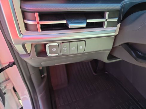 Used 2025 Hyundai Santa Fe SE image 18