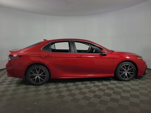 Used 2023 Toyota Camry SE image 9