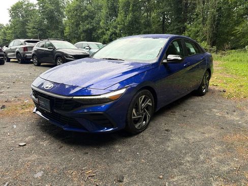 Certified 2025 Hyundai Elantra Sport FWD image 1