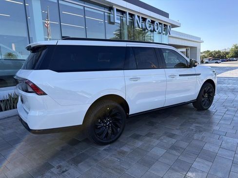 New 2026 Lincoln Navigator L Reserve AWD/4WD image 2
