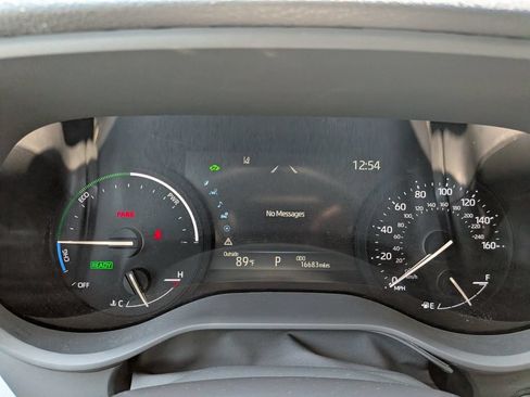 Used 2025 Toyota Sienna XLE w/ XLE Plus Package FWD image 16