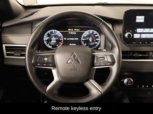 Used 2024 Mitsubishi Outlander SE Black Edition image 7