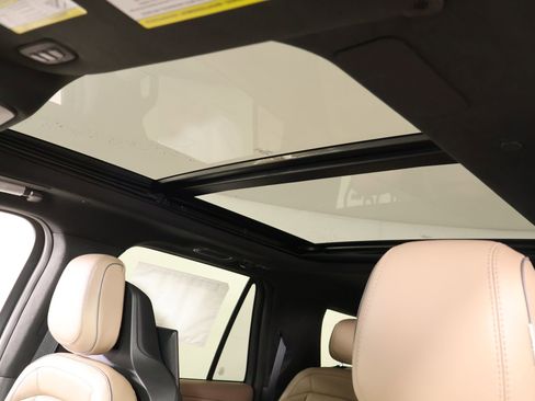 New 2026 Lincoln Navigator L Black Label AWD/4WD image 18