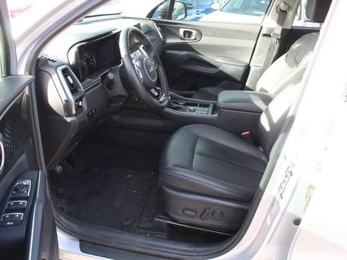 Used 2022 Kia Sorento S image 2