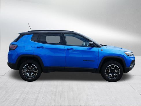 Used 2025 Jeep Compass Trailhawk w/ Trailhawk Elite Group AWD/4WD image 8