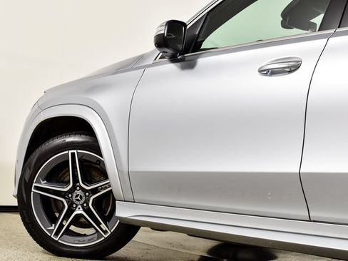 Used 2025 Mercedes-Benz GLS 450 4MATIC image 16