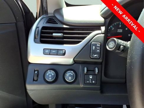 Used 2018 Chevrolet Suburban Premier w/ RST Edition AWD/4WD image 15