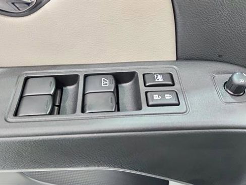 Certified 2025 Nissan Frontier SV image 20