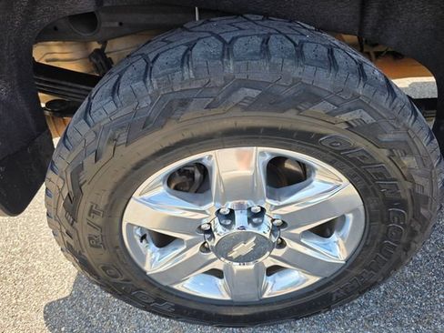 Used 2020 Chevrolet Silverado 2500 LTZ w/ LTZ Premium Package AWD/4WD image 9