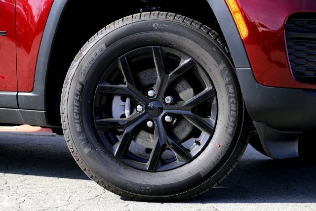 New 2025 Jeep Grand Cherokee Altitude AWD/4WD image 3