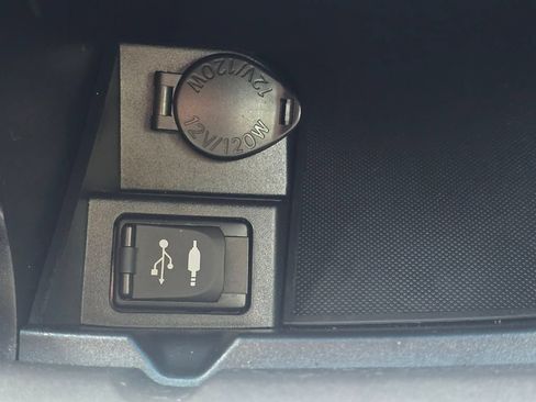 Used 2016 Toyota Camry LE FWD image 30