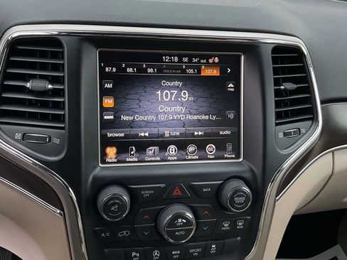 Used 2017 Jeep Grand Cherokee Limited image 31