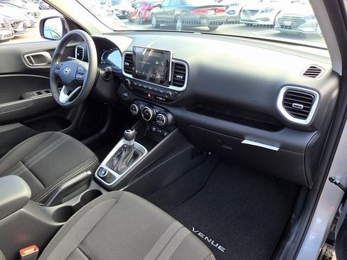 New 2025 Hyundai Venue SEL image 9