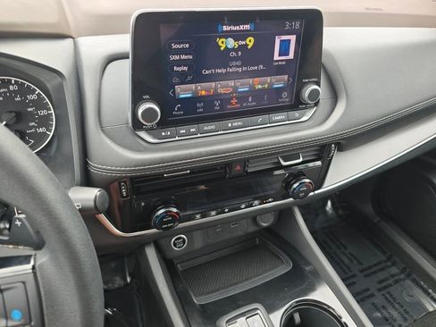 Used 2023 Nissan Rogue SV AWD/4WD image 34