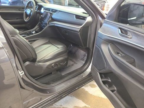 Certified 2024 Jeep Grand Cherokee L Limited w/ Luxury Tech Group II image 36