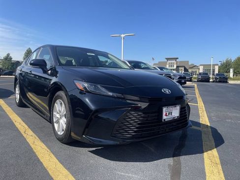 Used 2025 Toyota Camry LE FWD image 10