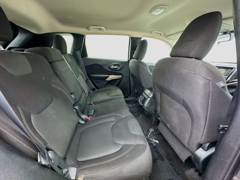 Used 2017 Jeep Cherokee Latitude image 17