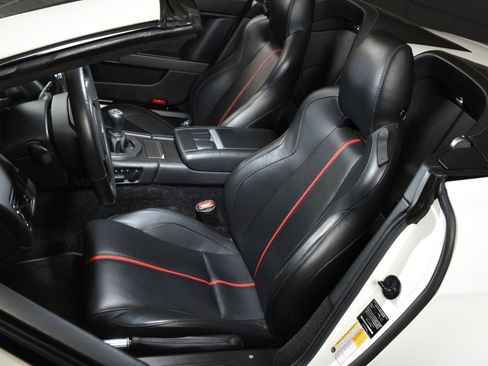 Used 2015 Aston Martin V8 Vantage GT RWD image 6